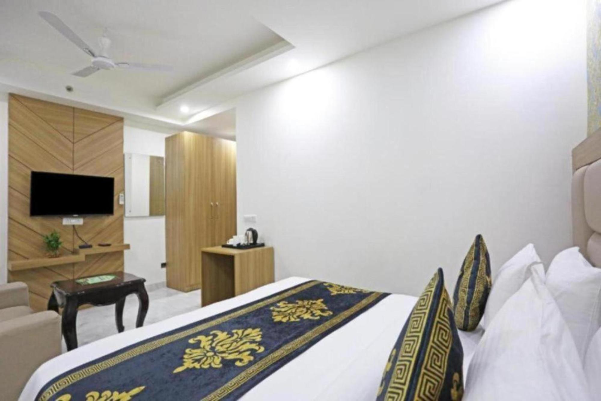 Hotel Ambience -5 Mints Walk From Railway Station New Delhi Exterior photo