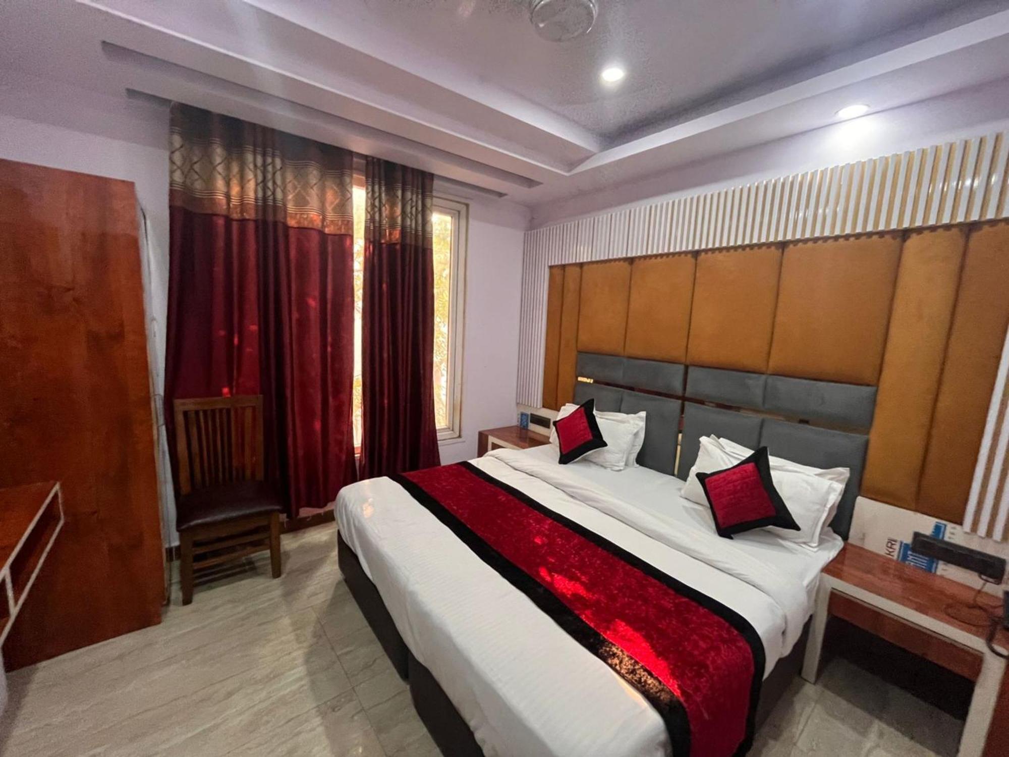 Hotel Ambience -5 Mints Walk From Railway Station New Delhi Exterior photo
