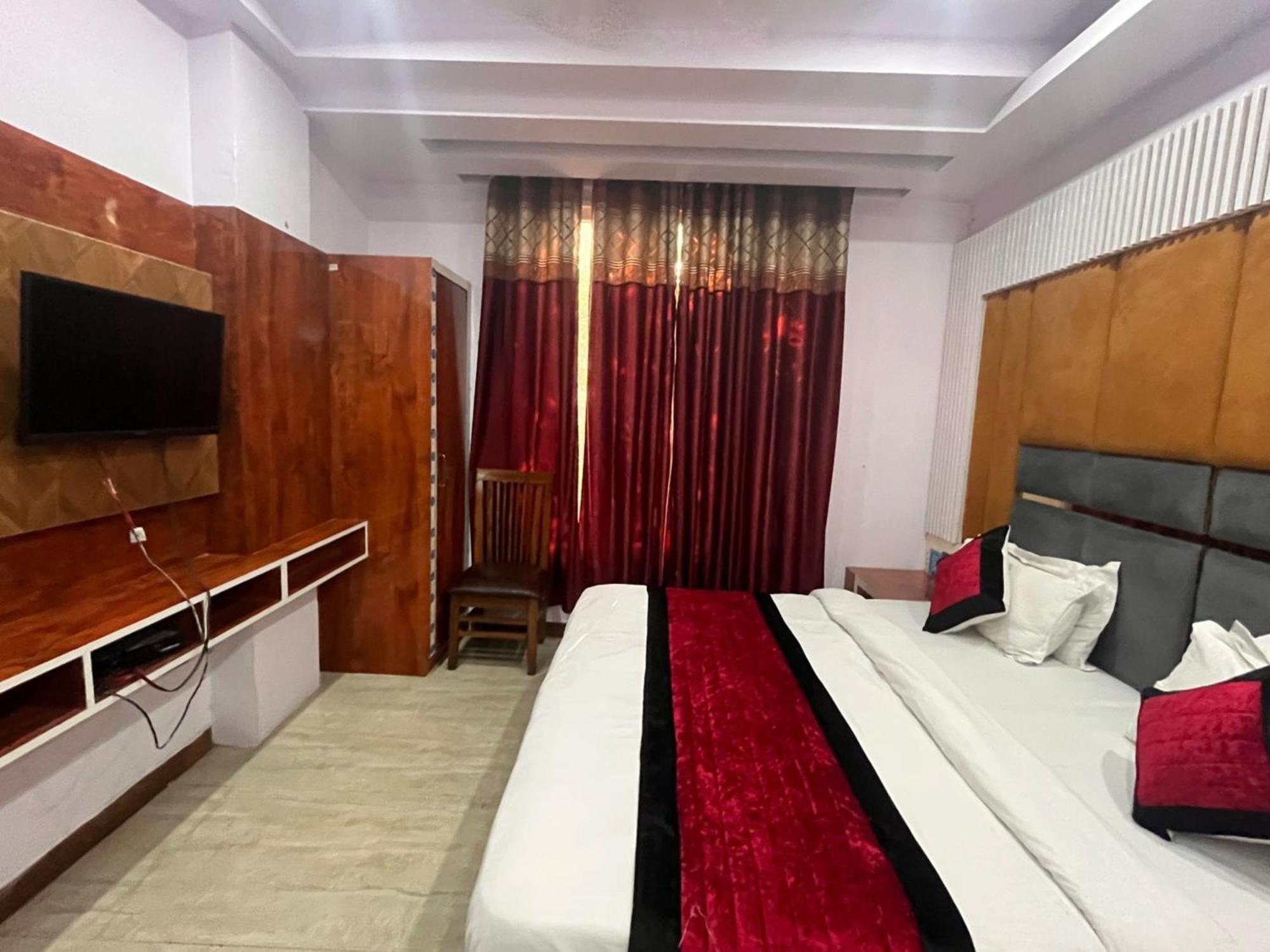 Hotel Ambience -5 Mints Walk From Railway Station New Delhi Exterior photo