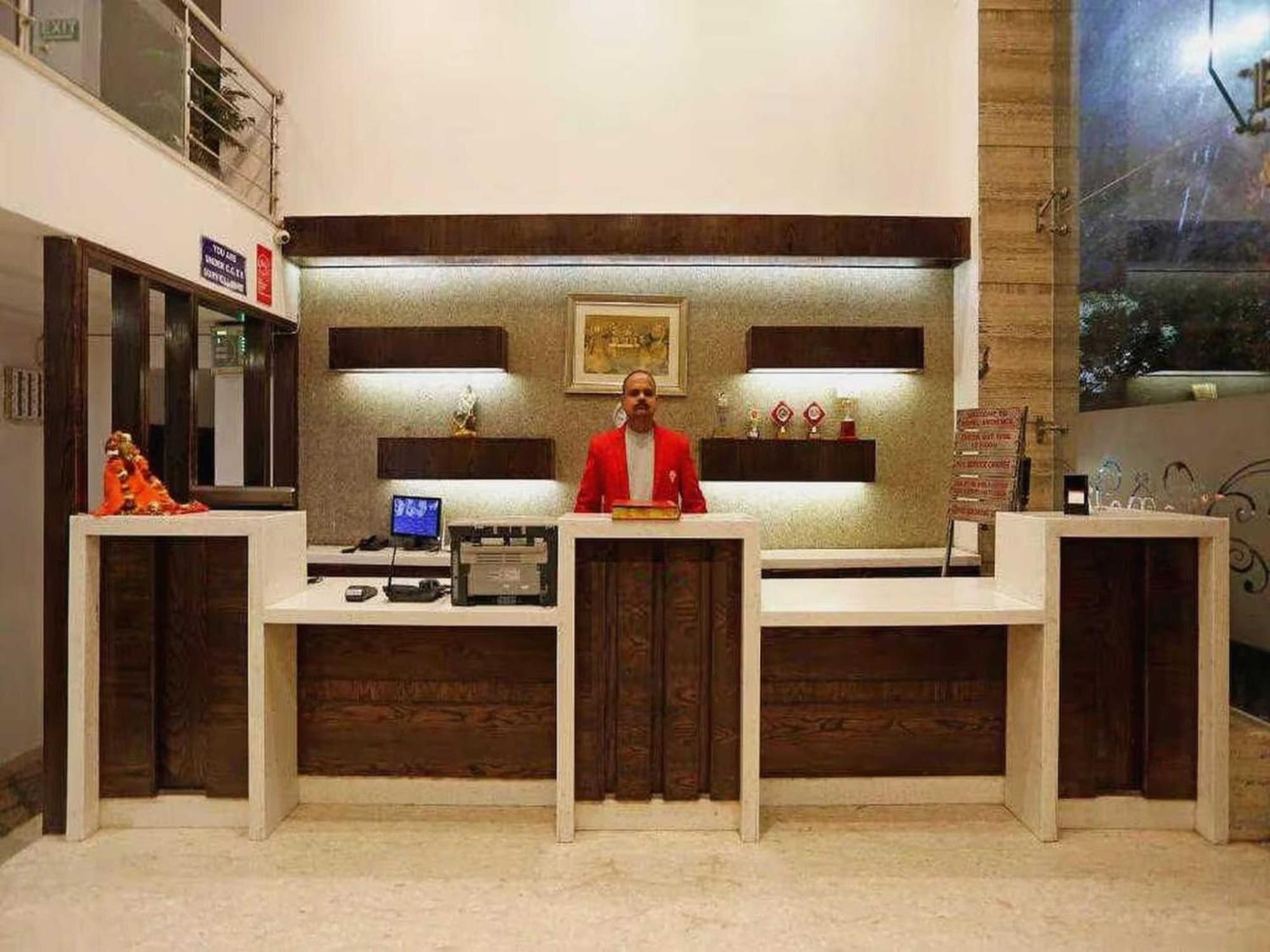 Hotel Ambience -5 Mints Walk From Railway Station New Delhi Exterior photo