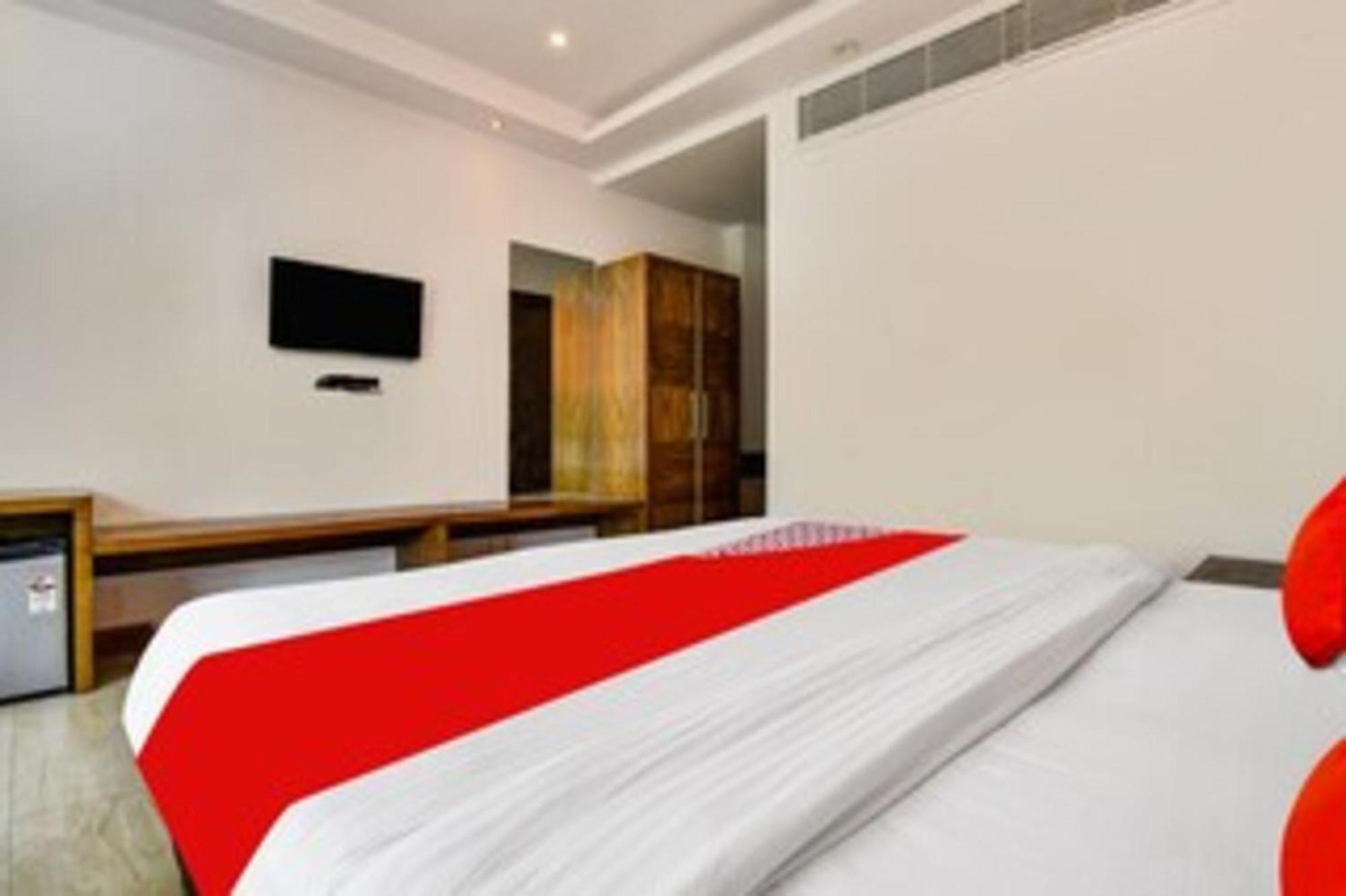 Hotel Ambience -5 Mints Walk From Railway Station New Delhi Exterior photo