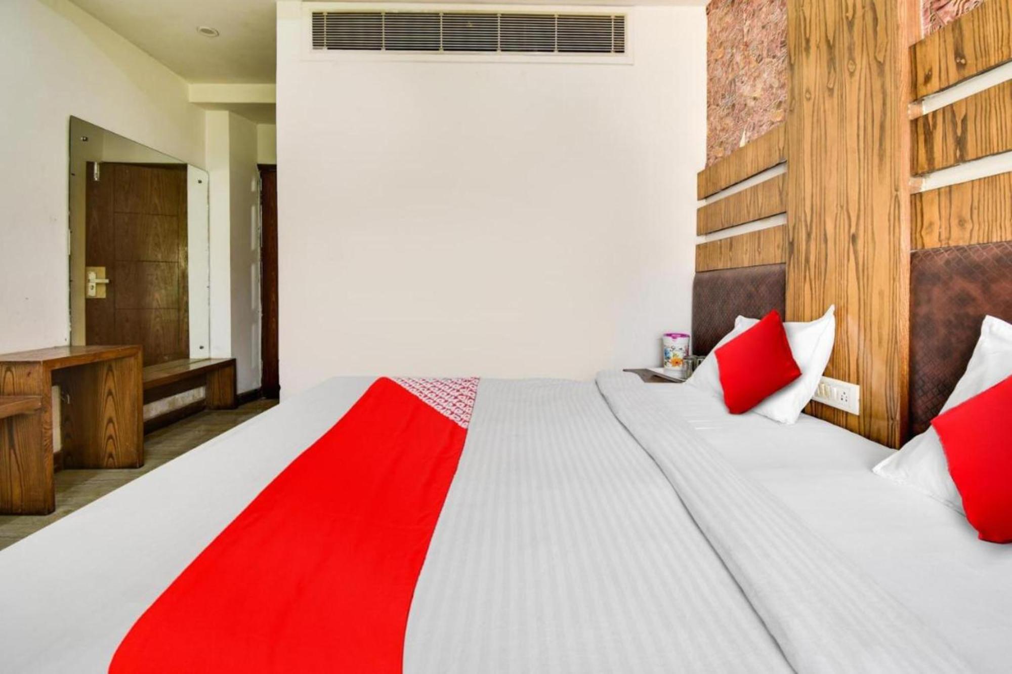 Hotel Ambience -5 Mints Walk From Railway Station New Delhi Exterior photo